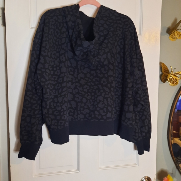 Nike Women's Batwing Leopard Print Hoodie - Picture 6 of 6